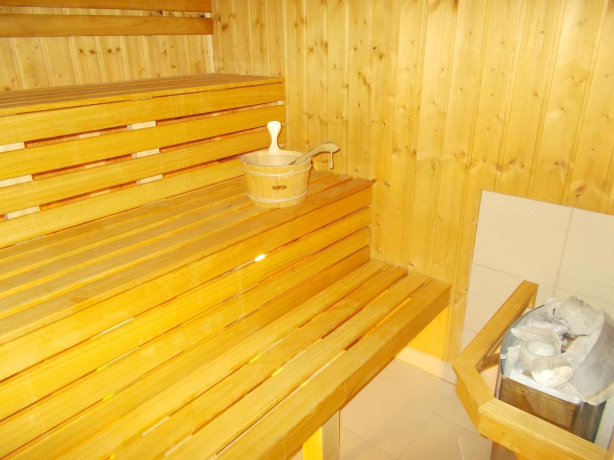 Hotel Mikorzyn Слесин Экстерьер фото