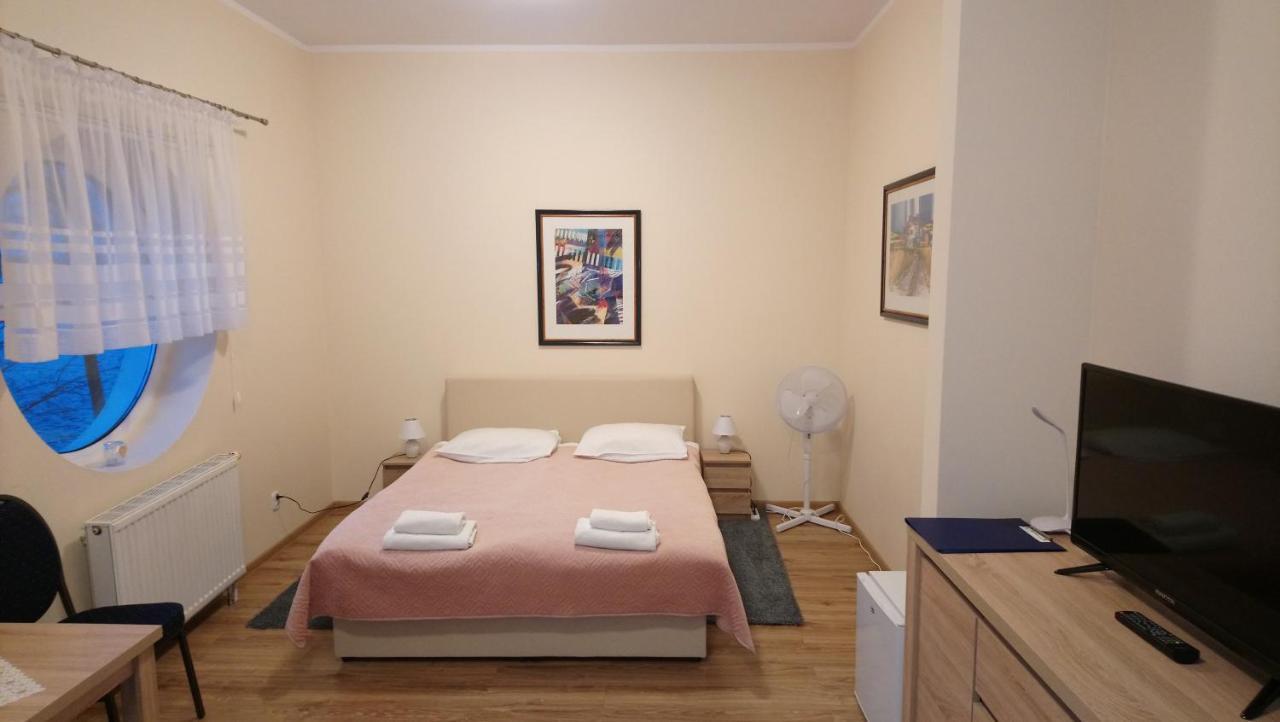 Hotel Mikorzyn Слесин Экстерьер фото