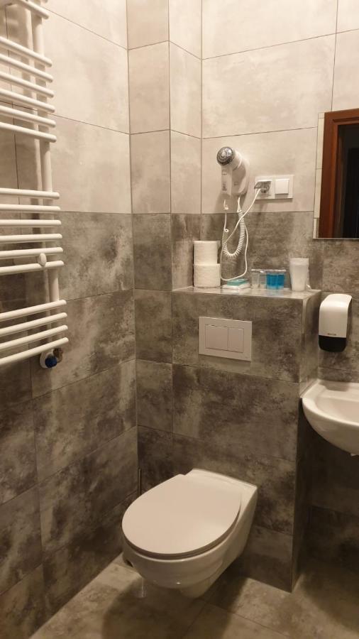 Hotel Mikorzyn Слесин Экстерьер фото