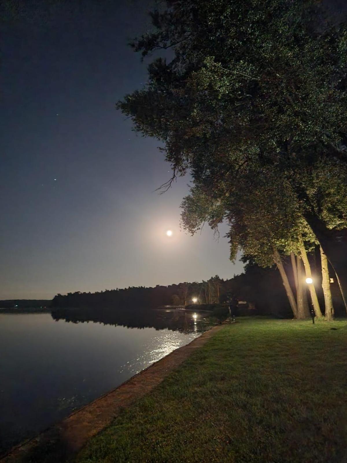 Hotel Mikorzyn Слесин Экстерьер фото