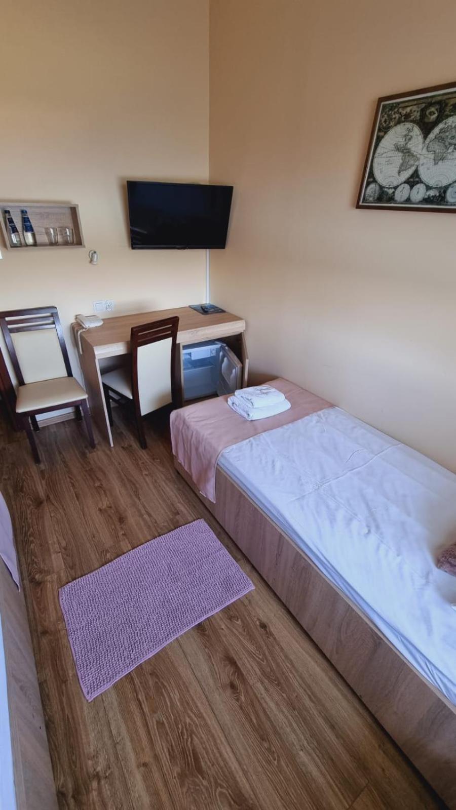 Hotel Mikorzyn Слесин Экстерьер фото