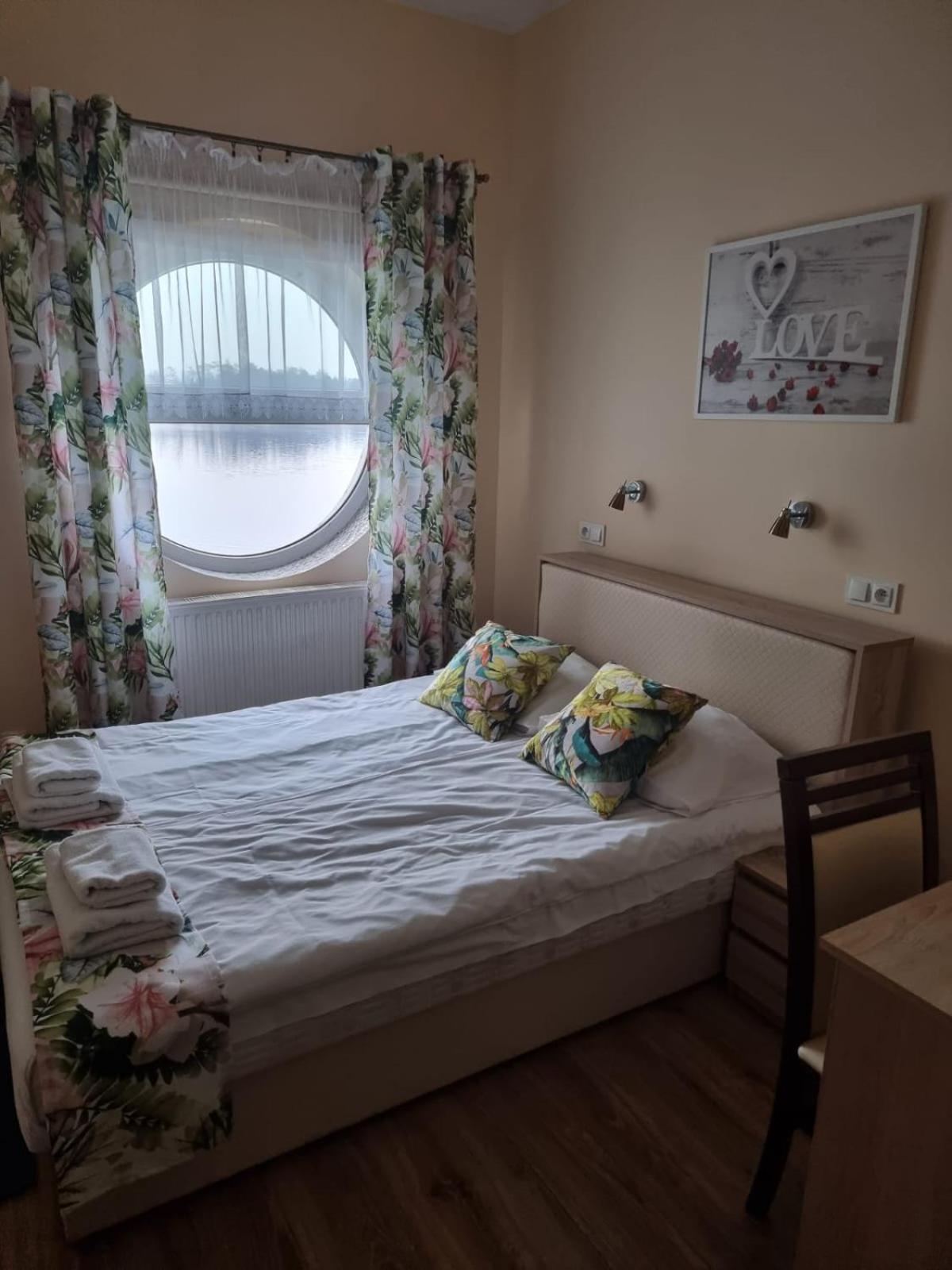 Hotel Mikorzyn Слесин Экстерьер фото